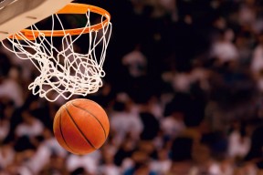 欧冠小组赛：拜仁客场雨战险胜布鲁日 萨内世界波力挽狂澜